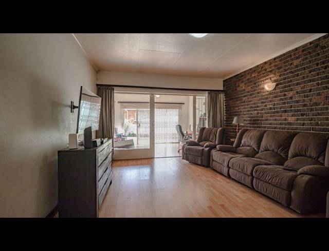 3 BEDROOM TOWNHOUSE FOR SALE IN HOMESTEAD